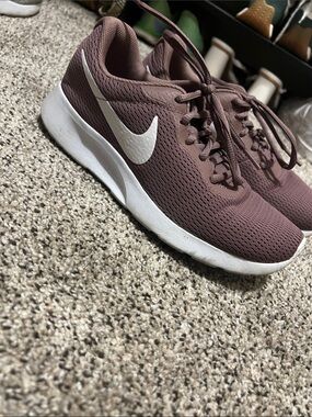 Nike Women’s Mauve Mesh Running Shoes with White Swoosh